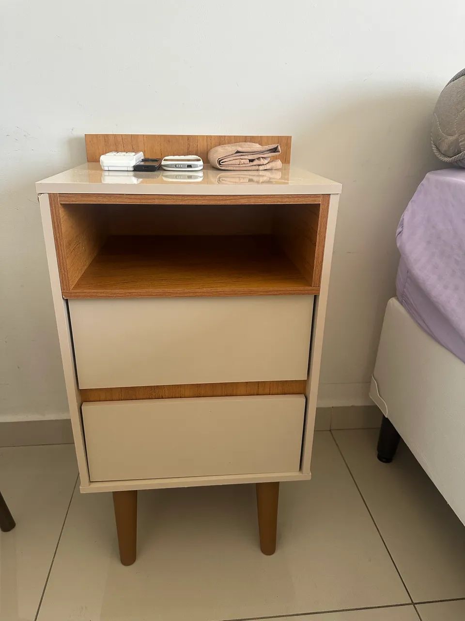 2 Mesinhas de cabeceira 