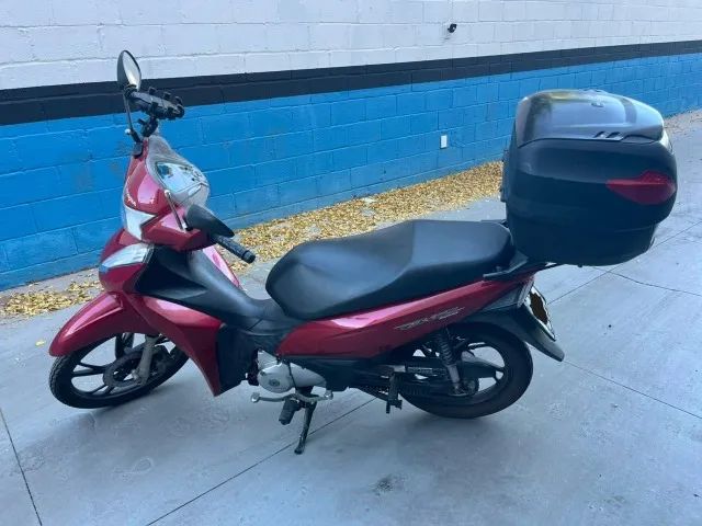 Biz 125 com baú