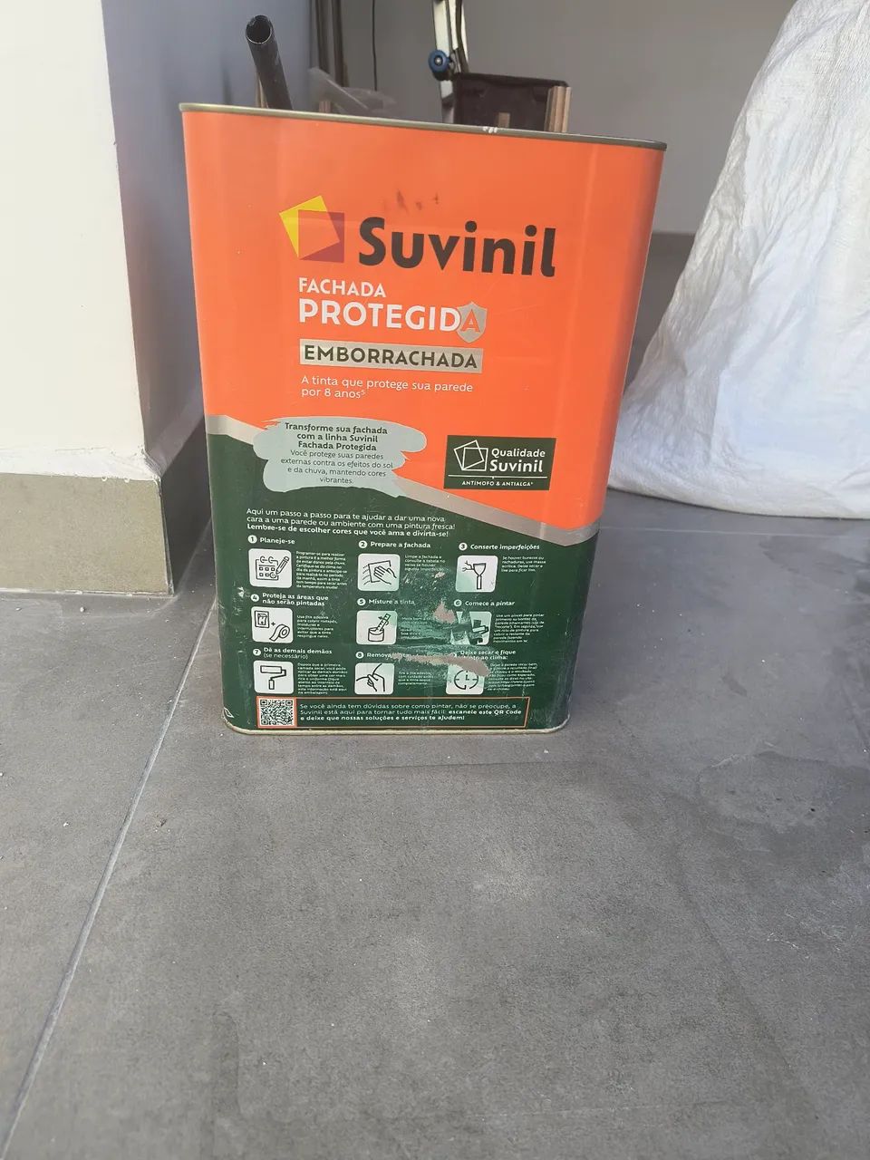 VENDO TINTA SUVINIL LATA 16 LITROS EMBORRACHADA NA COR CRÔMIO ( CINZA CLARO) - Foto 2