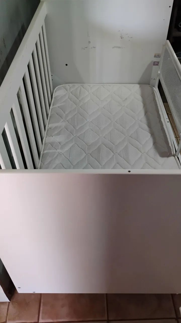 Vendo mini cama infantil com colchão e proteção lateral  - Foto 3