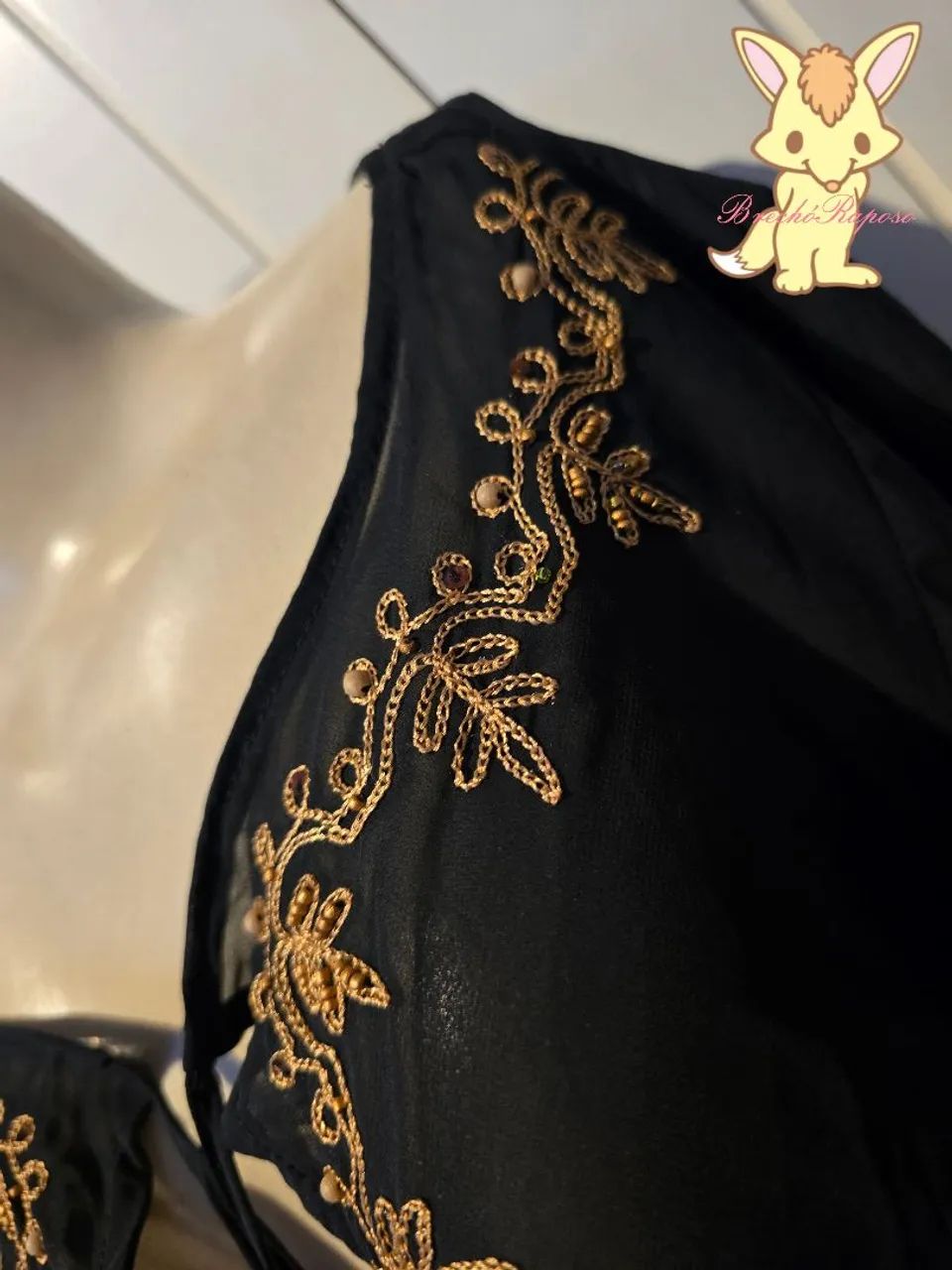 Blusa preta boho com detalhes dourados - Foto 2
