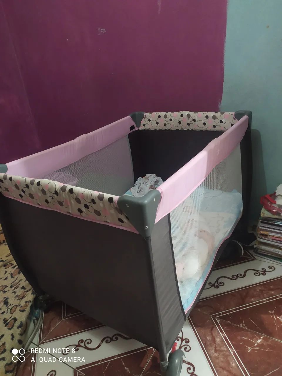 Vende-se carrinho de bebê e berço portátil 