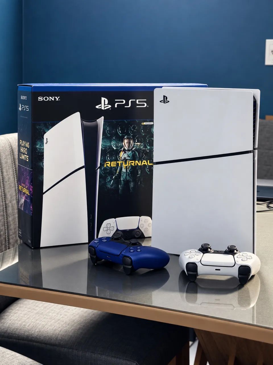 PS5 slim com 2 controles 