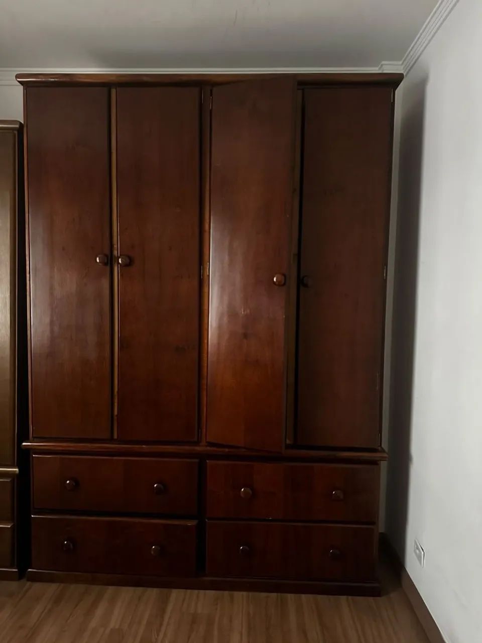 Guarda roupa madeira maciça 