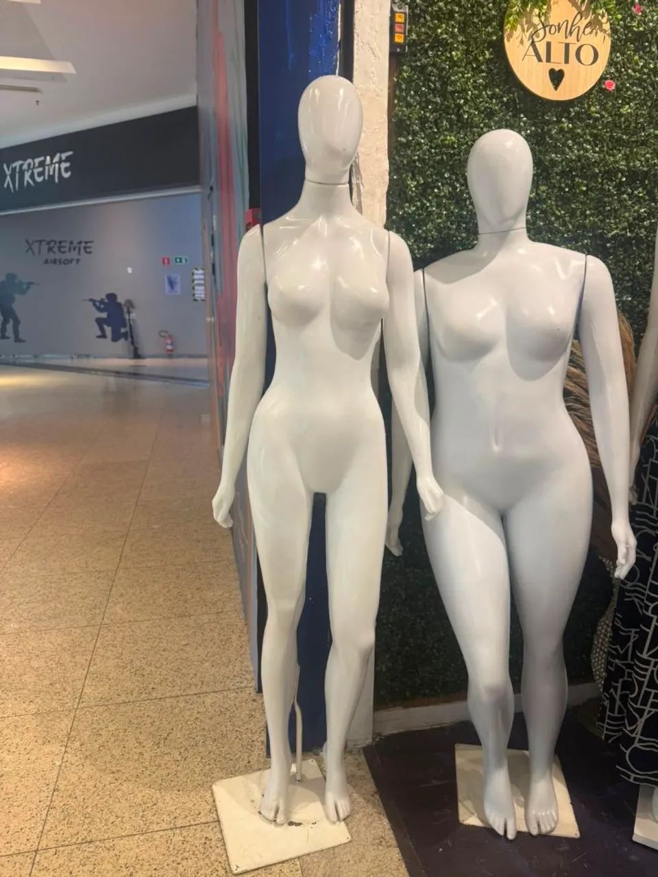 Manequins e balcão  - Foto 5