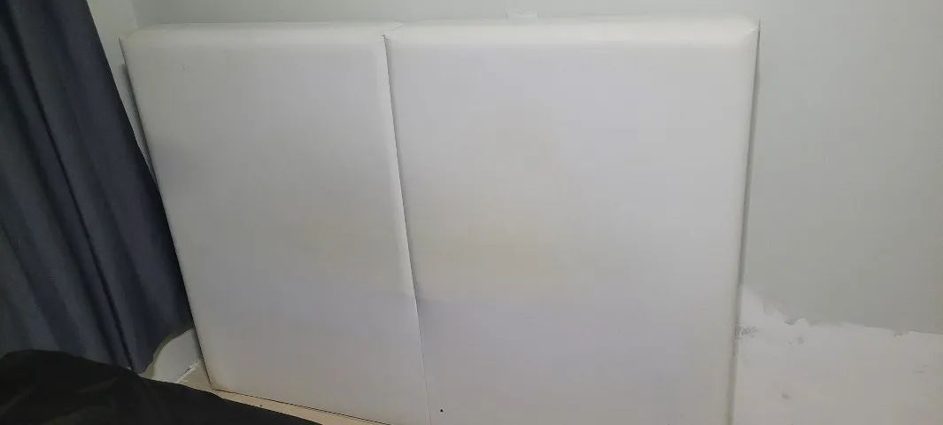 Cabeceira de cama em couro
