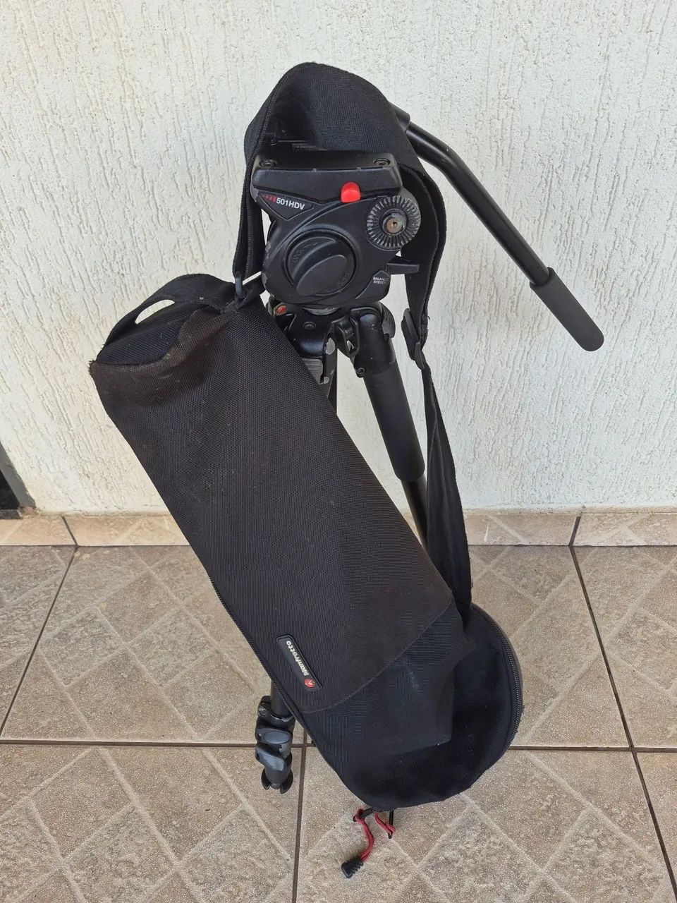 Tripé Manfrotto 501hdv cabeça hidráulica acompanha bag para transporte  - Foto 2