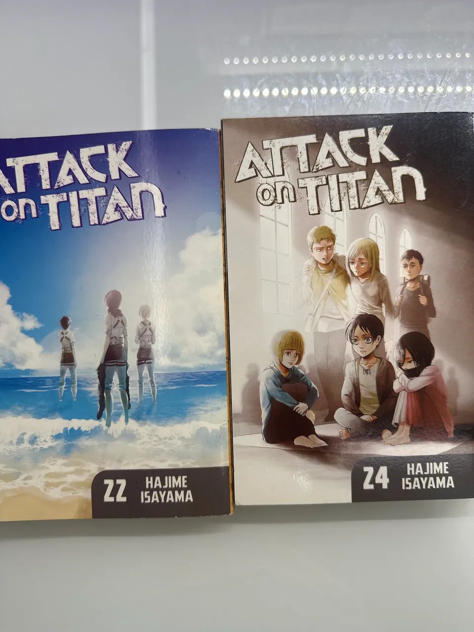3 mangas Attack on Titans: volume 22, 23 e 24 - em inglês  - Foto 4