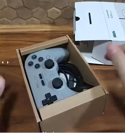 Controle 8BitDo Pro 2 Com Fio USB (PC, Raspberry, EmuELEC, Switch) - Na Caixa - Foto 3