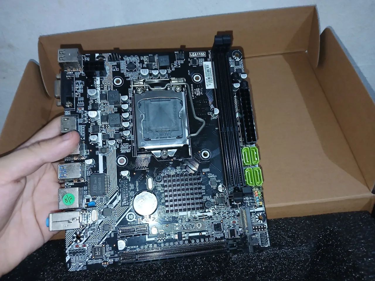 Placa-Mãe H61 LGA1155 DDR3 Com Defeito Para Retirada de Peças