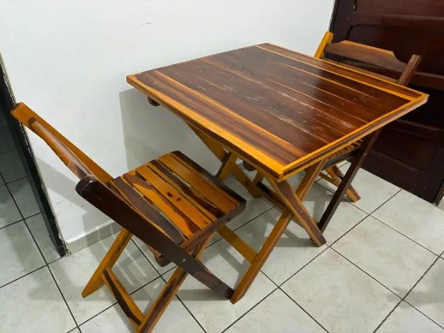 Conjunto mesa + 4 cadeiras dobráveis de madeira - Foto 3