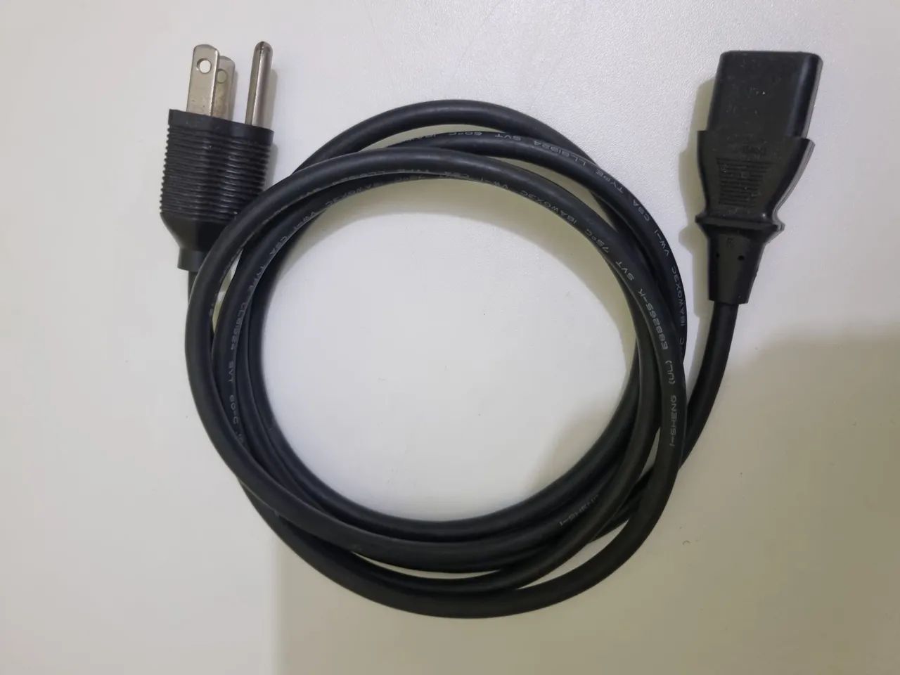 Cabo de energia modelo ANTIGO para PC 