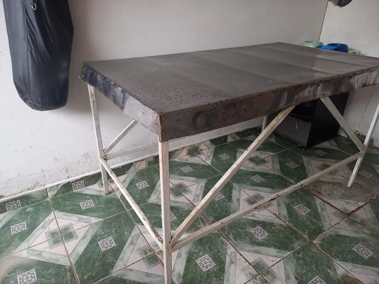 Mesa de metal 