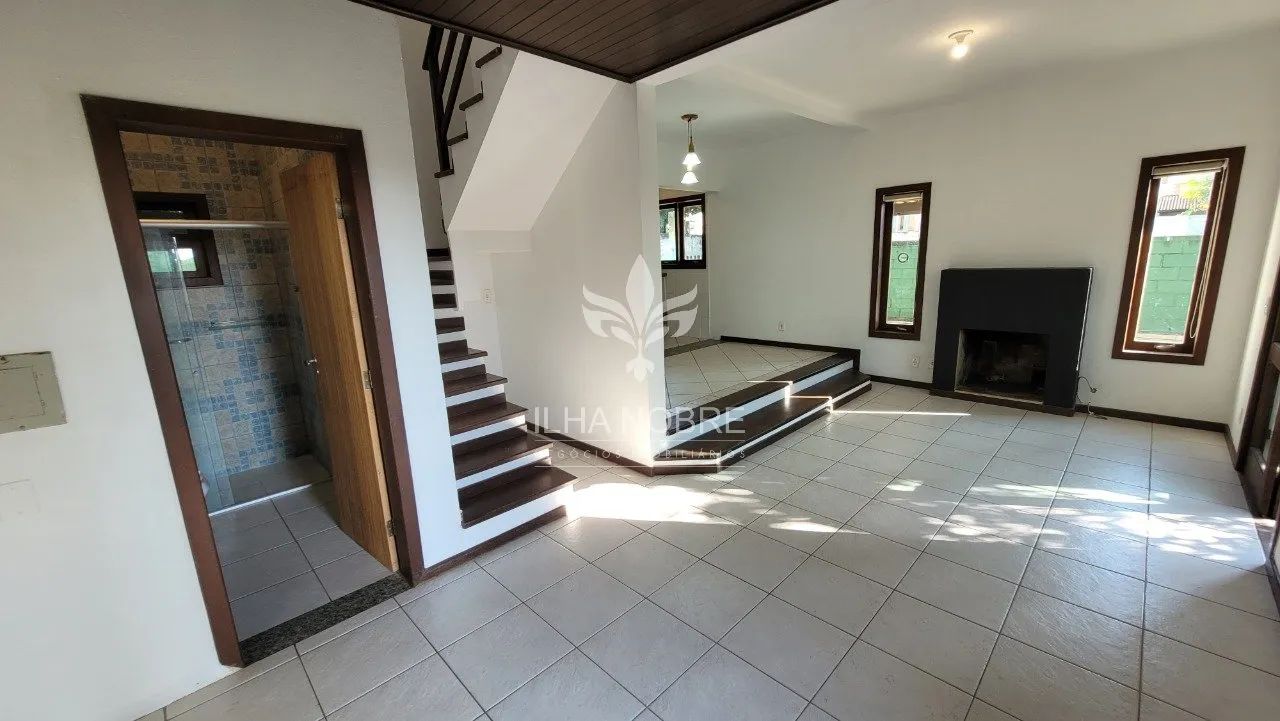 Casa para Alugar com 3 Quartos sendo 1 Suíte Master no Canto da Lagoa, Florianópolis com 2