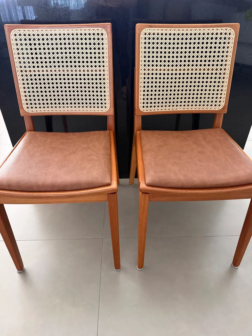 Cadeiras e Banquetas - Foto 2