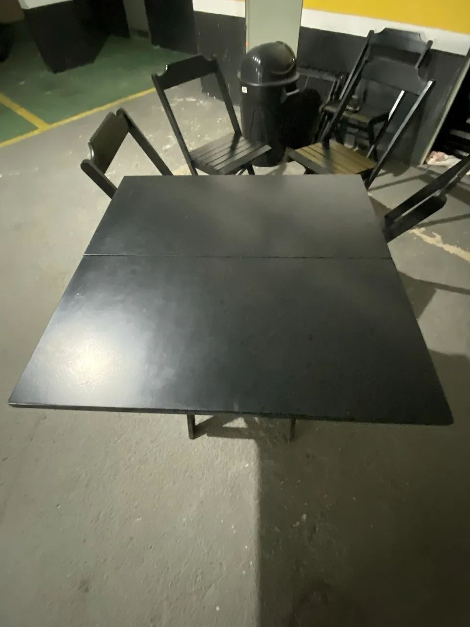 Vendo Conjunto de mesa com 4 cadeiras - Foto 2