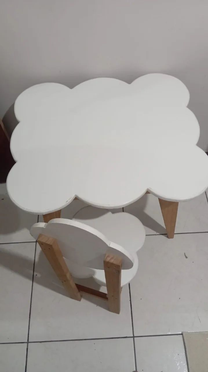 Mesa intantil formato de nuvem com cadeira e banco - Foto 3