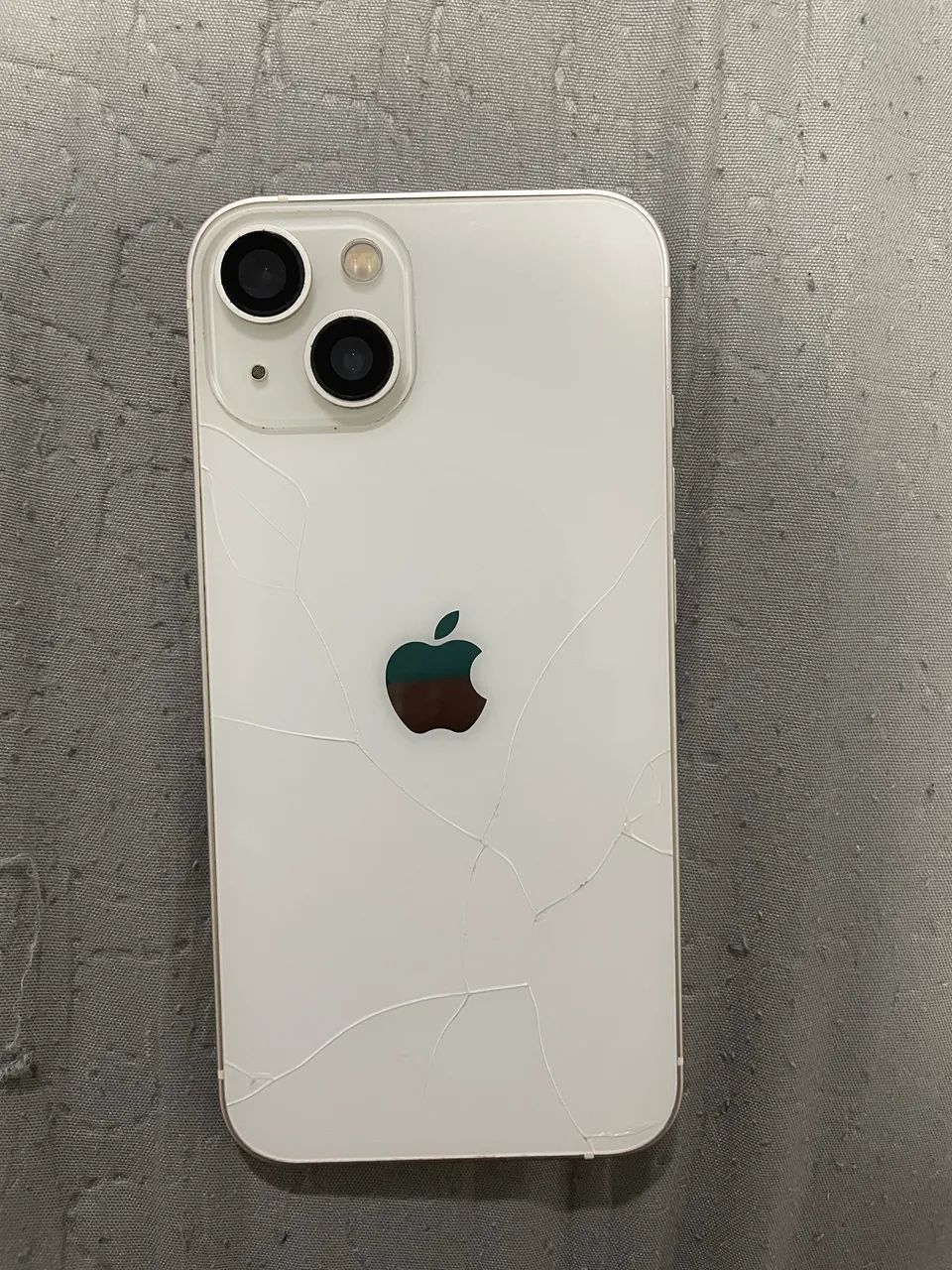 iPhone 13 branco para retirada de peças 