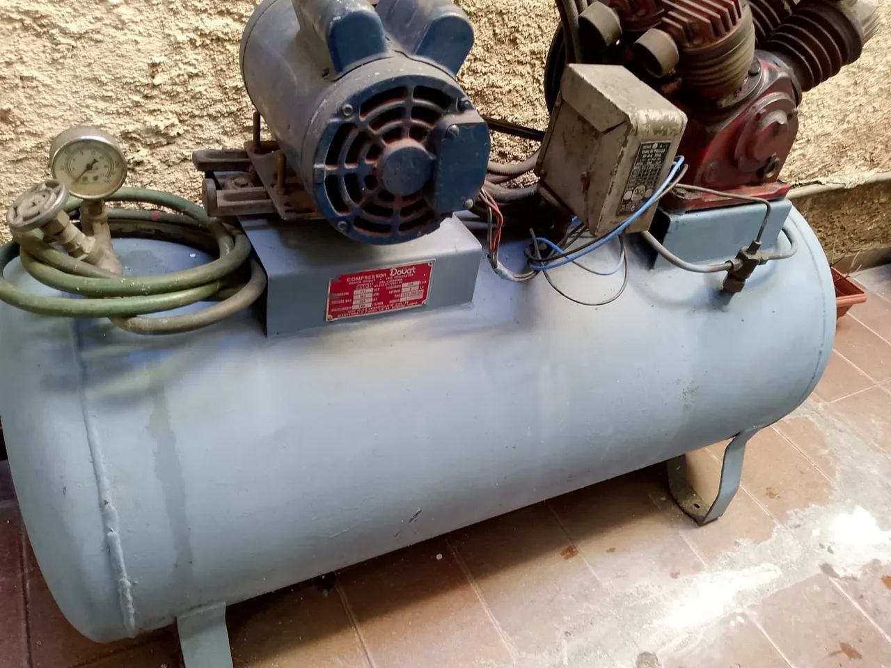 Compressor Douat 250L C/ Mangueira