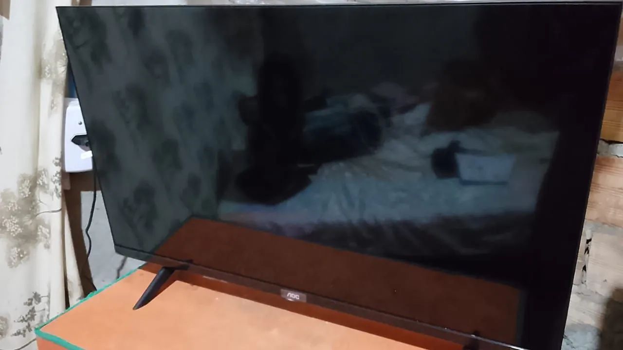 Vendo uma tv Roku, com apenas 3 messes de uso (32 polegadas) 