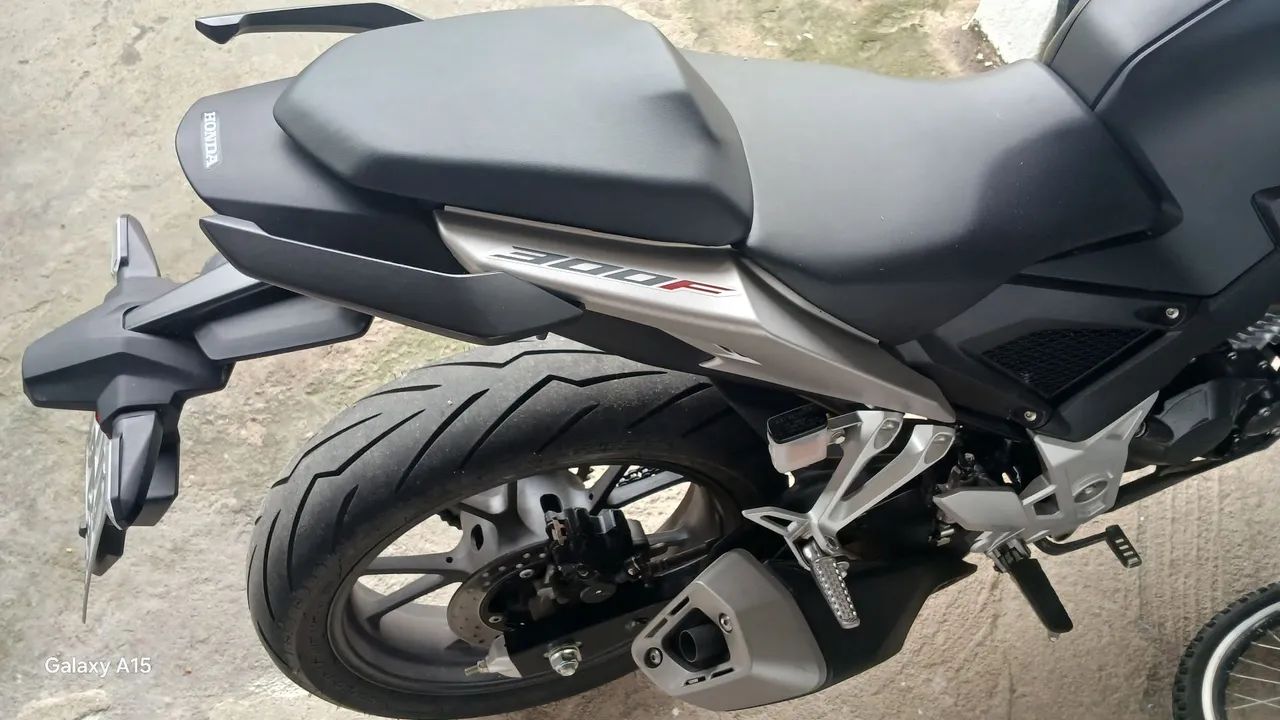 HONDA CB 300F