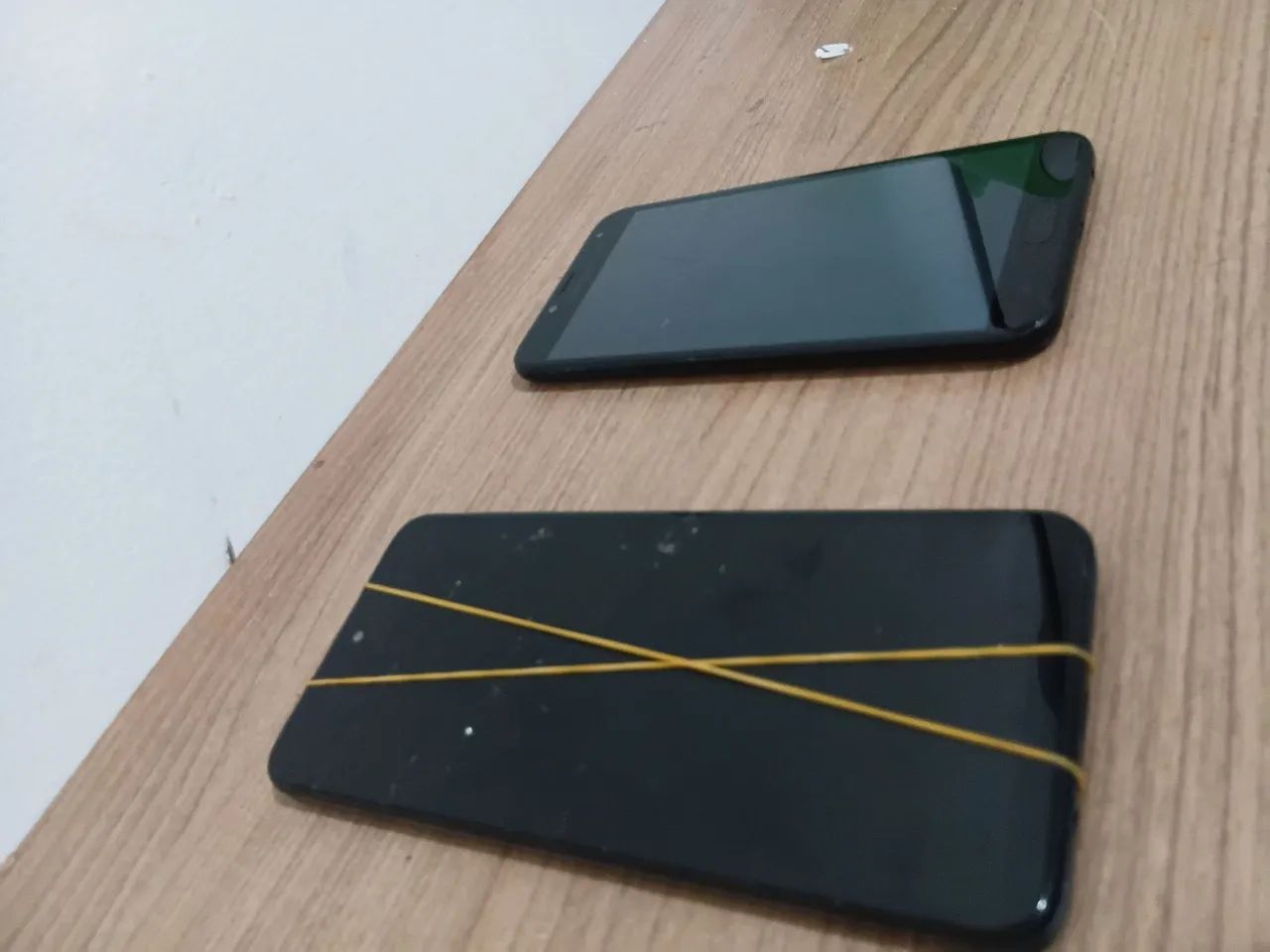 Vendo 2 celulares com a tela quebrada. Ambos quebraram a tela e o display. - Foto 2