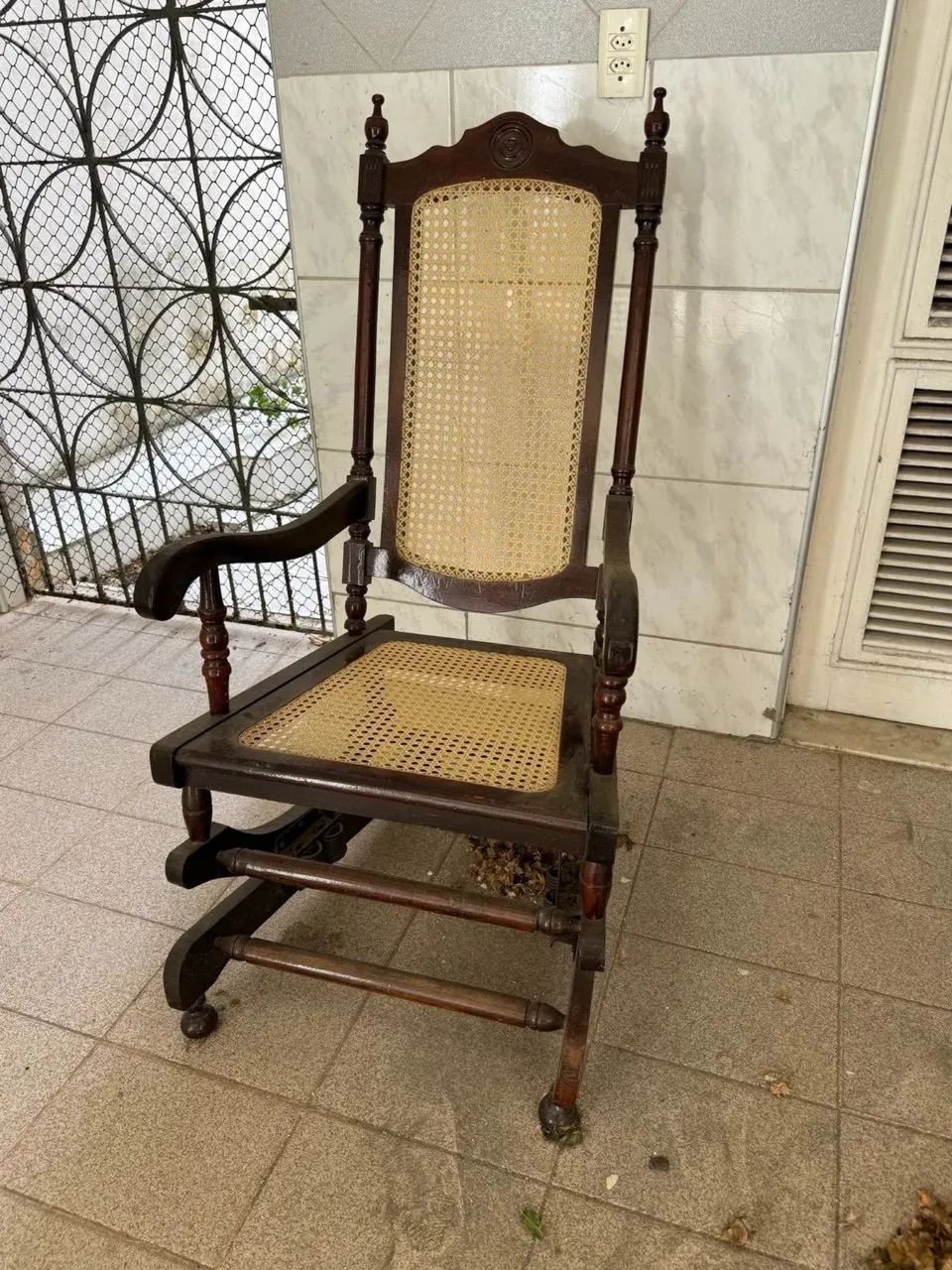 Cadeira de Balanço Clássica  - Foto 3