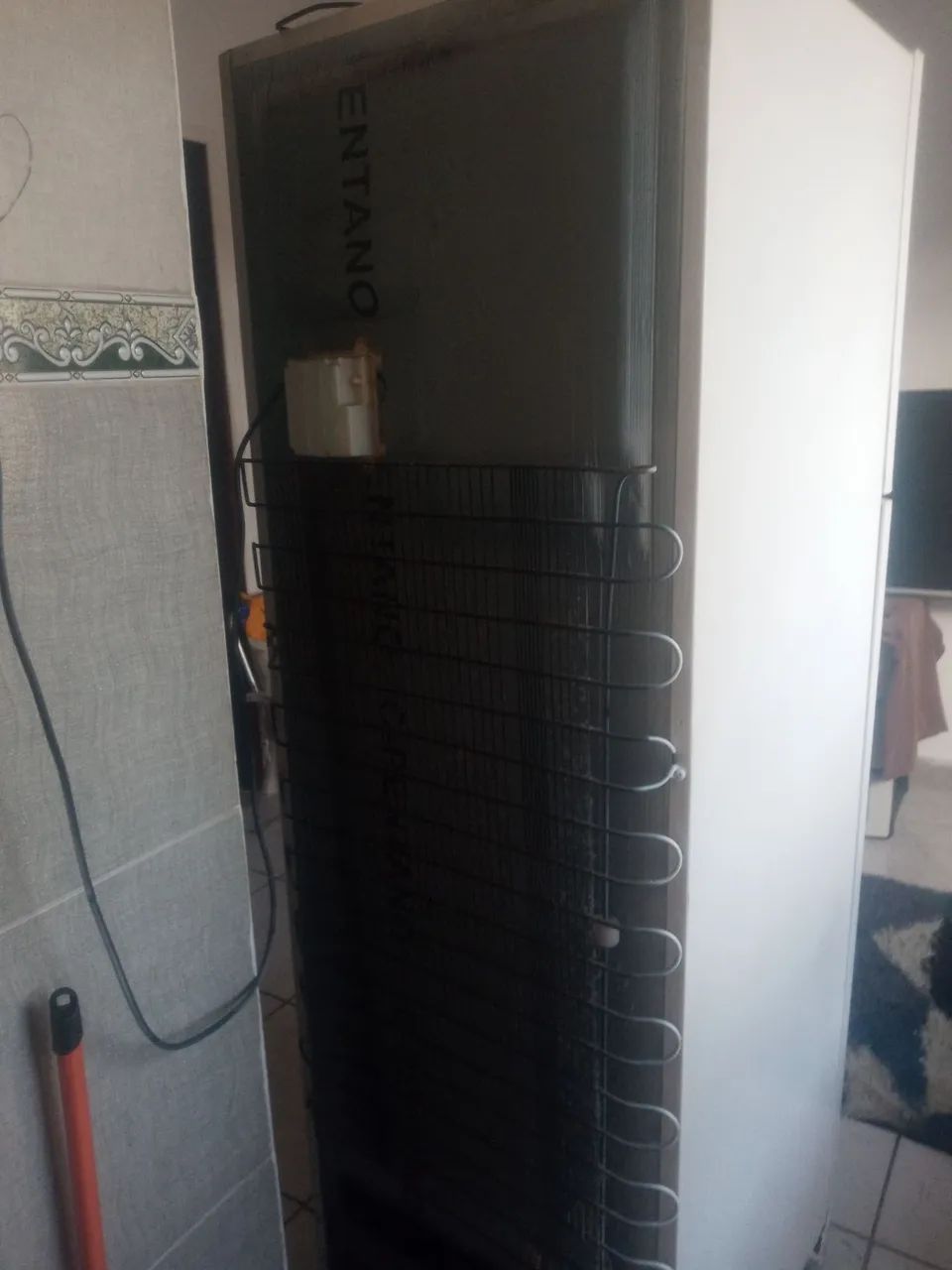 Vende-se uma geladeira semi-nova - Foto 3