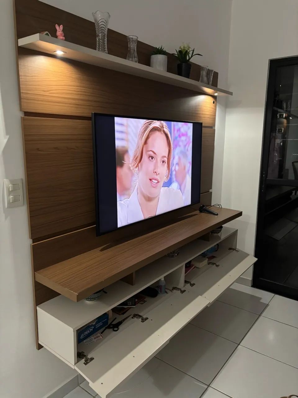 Painel paraTV Planejado com Iluminação de LED - Lindo e Moderno - Foto 2