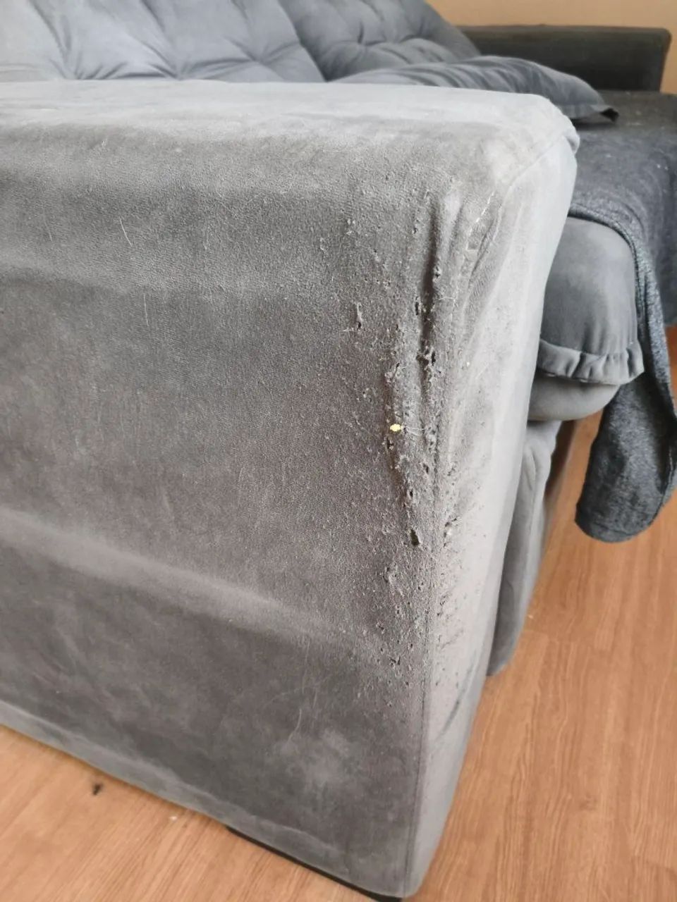 Sofá retatratil, usado com detalhes, 2 metros  - Foto 3