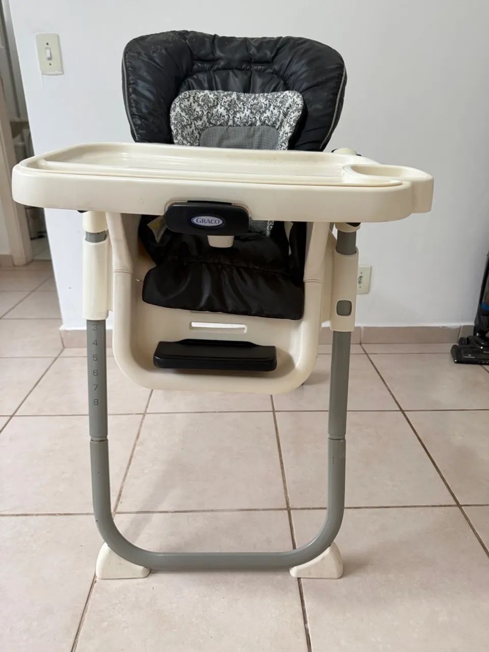Cadeira de alimentação bebê 