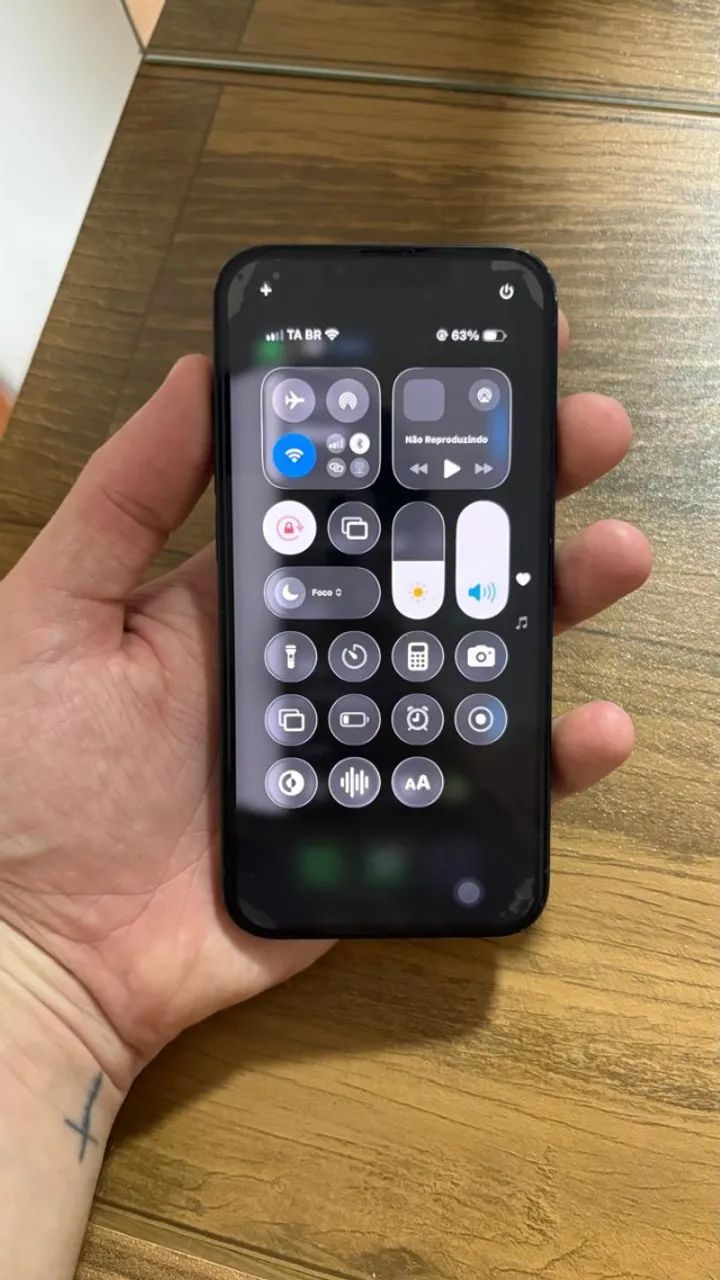 Vendo ou Troco Iphone 13 Impecável - Foto 5