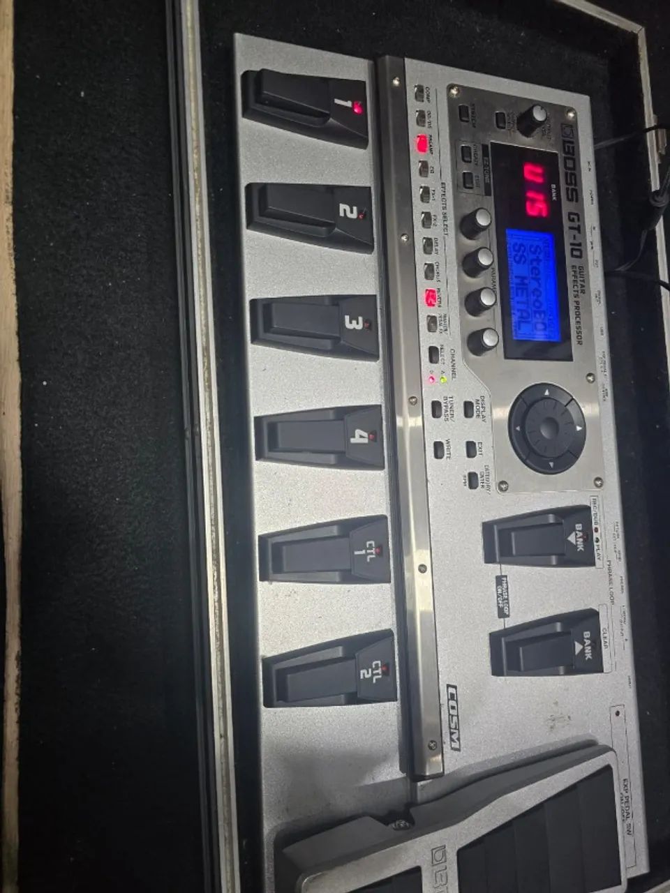 Pedaleira BOSS GT 10 com case