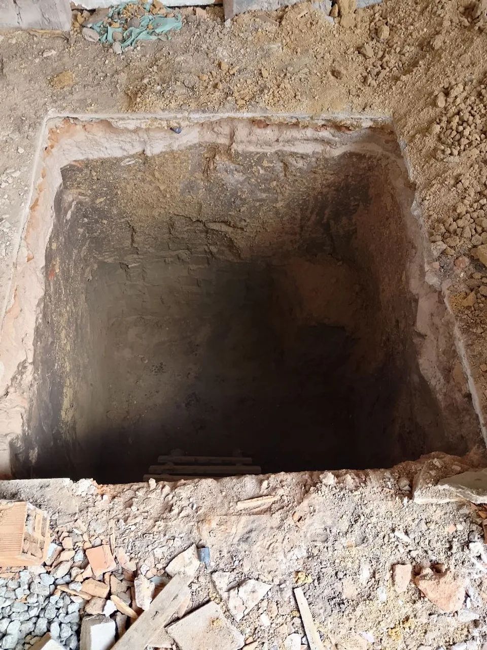 Trabalhamos com escavações de forssa e base de pilar