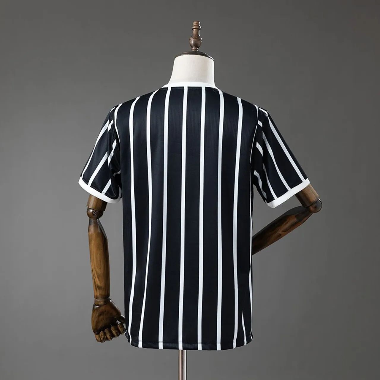 CAMISA CORINTHIANS LISTRADA PRETA E BRANCA - NOVA  - Foto 2
