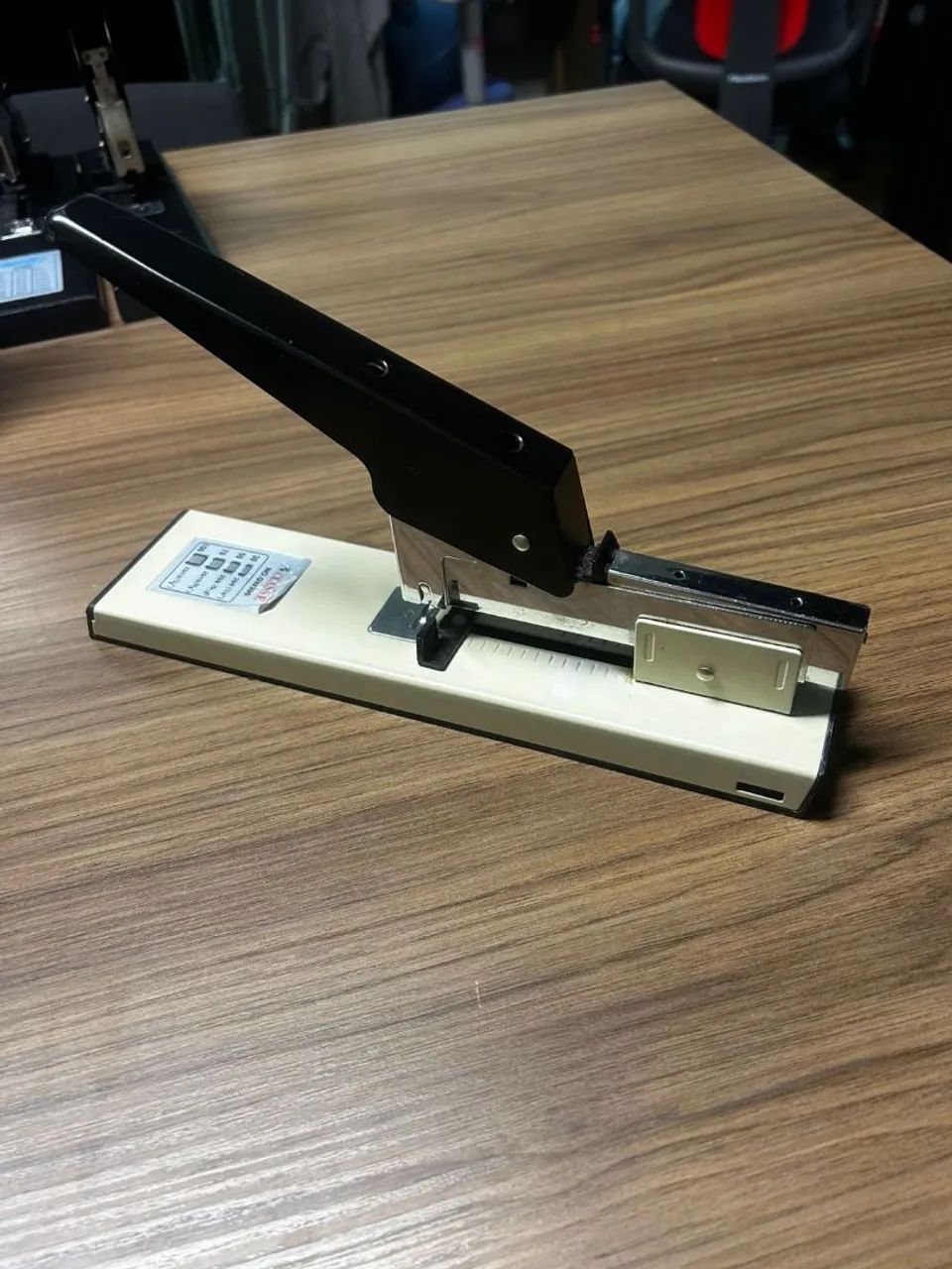Grampeador de mesa - Foto 2