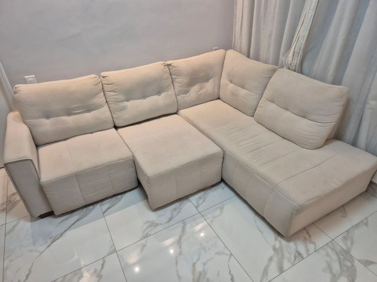 Sofá de Canto com Chaise em Linho Bege - Excelente Estado - R$ 2.500 - Foto 3