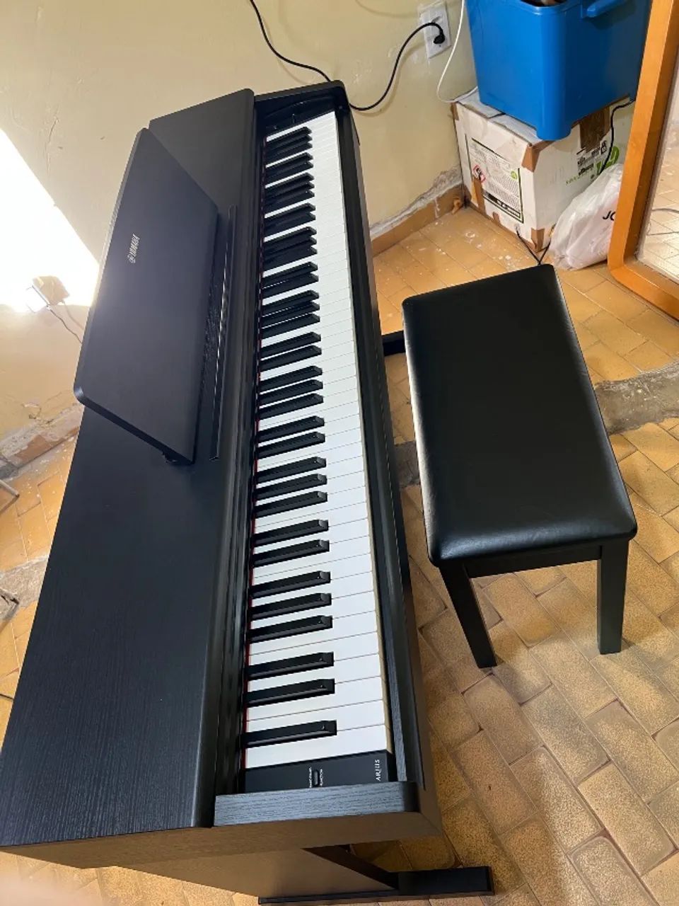 Piano digital Yamaha Arius YDP 105