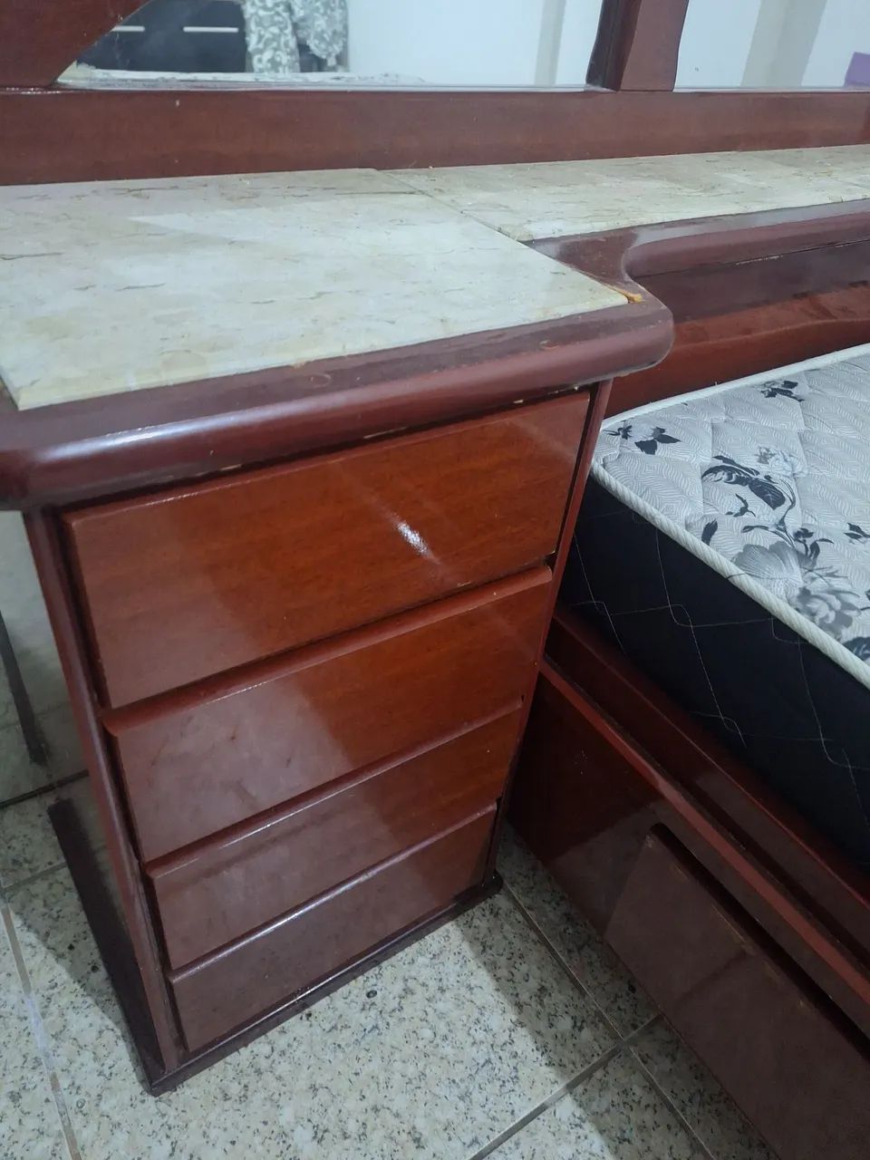 Vende-se cama com espelho - Foto 2