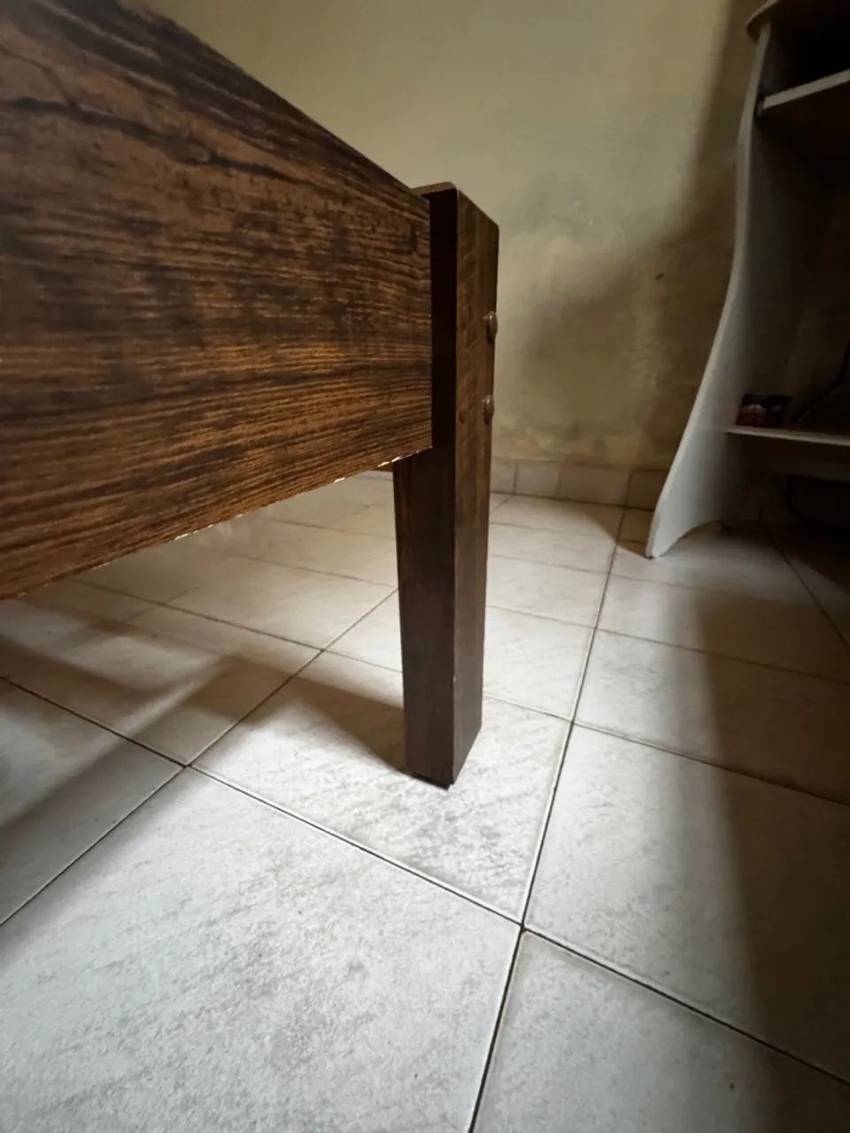 Cama de Solteiro em Madeira com Cabeceira Decorada + Colchão (Excelente Estado) - Foto 2