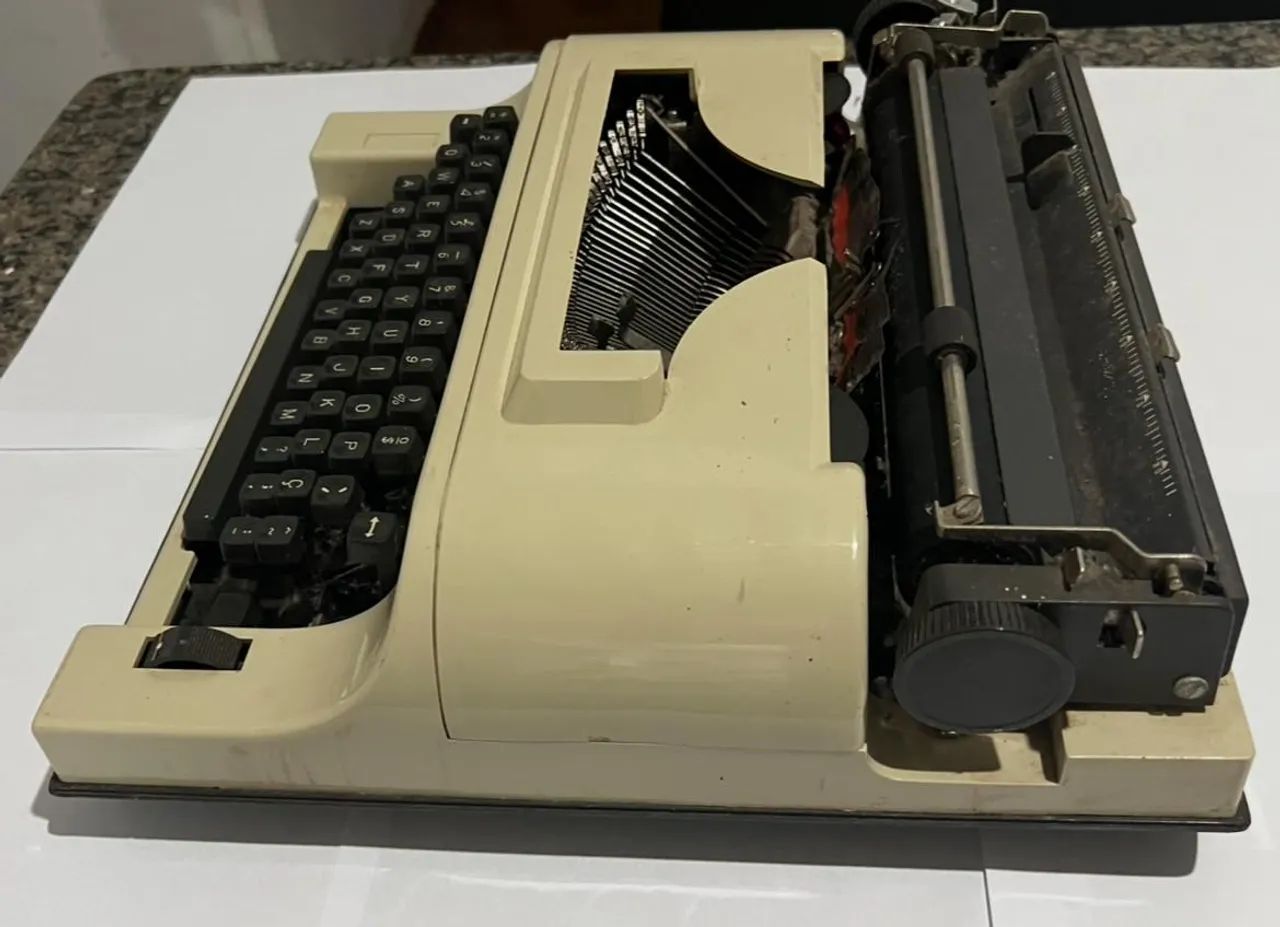 Máquina de escrever - reliquia - Foto 4