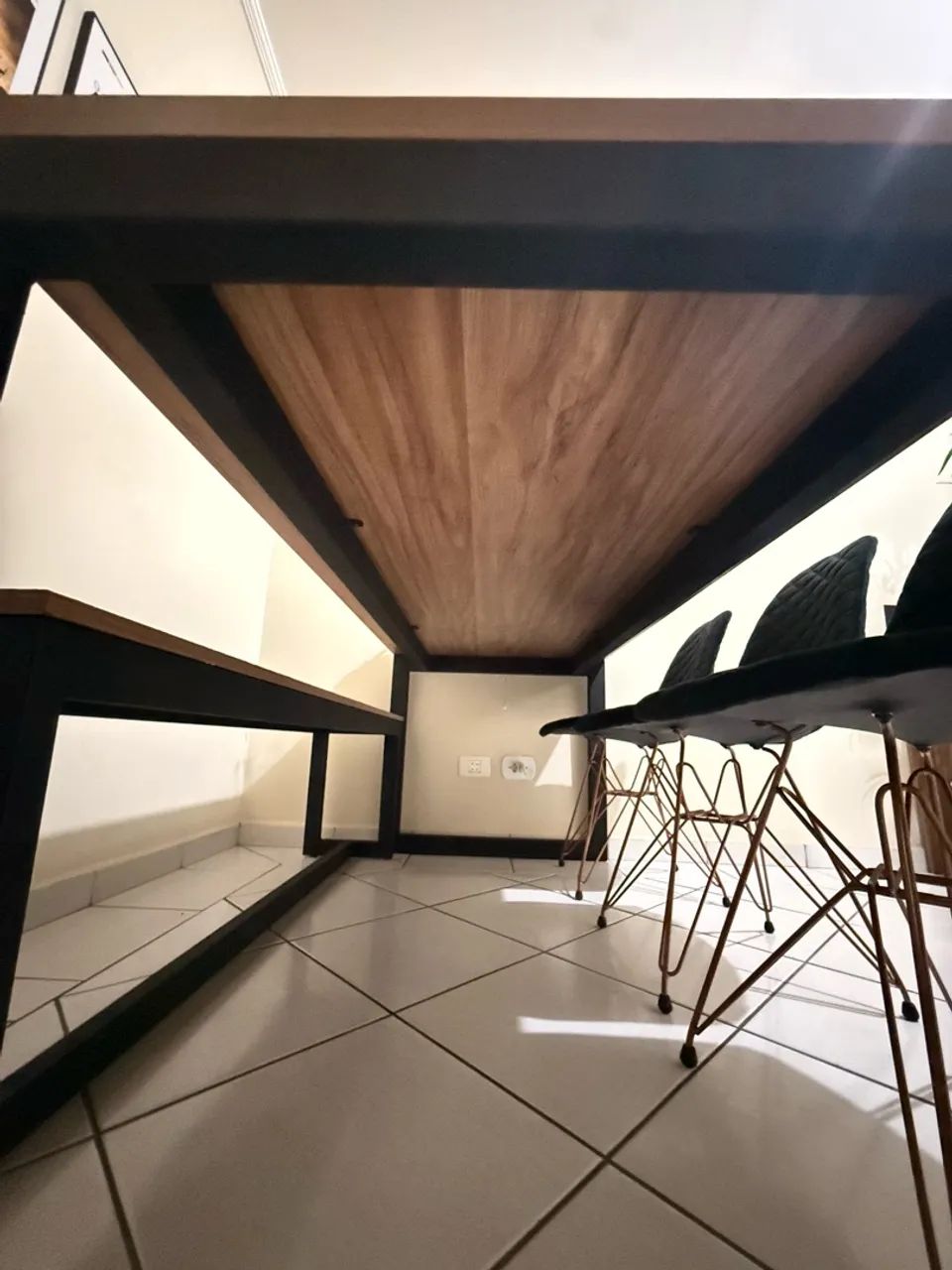 Mesa de jantar + 3 cadeiras almofadadas + banco - Foto 5