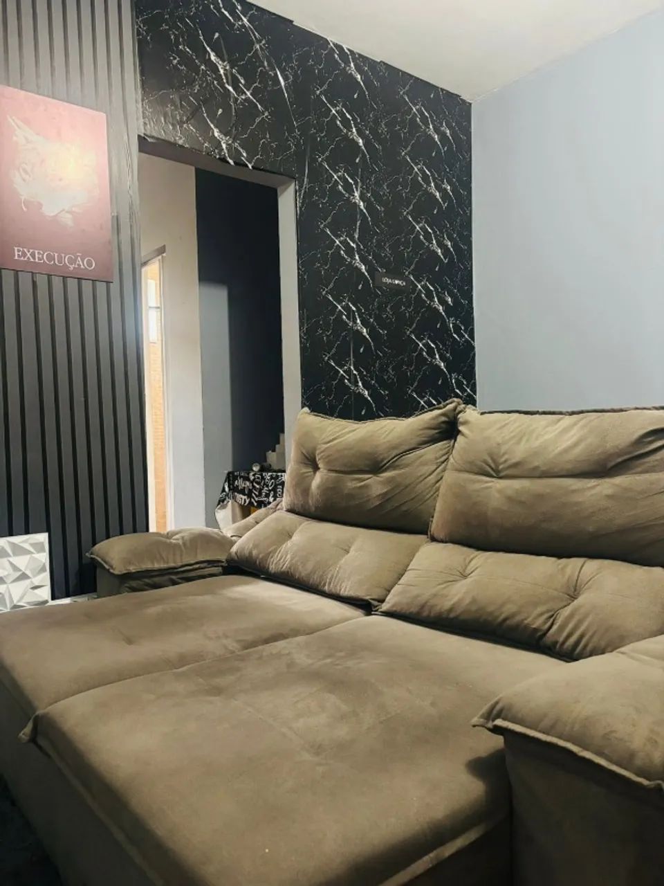 SOFÁ RETRATIL 3 LUGARES 2,13 VELUDO COR ZINA CHUMBO