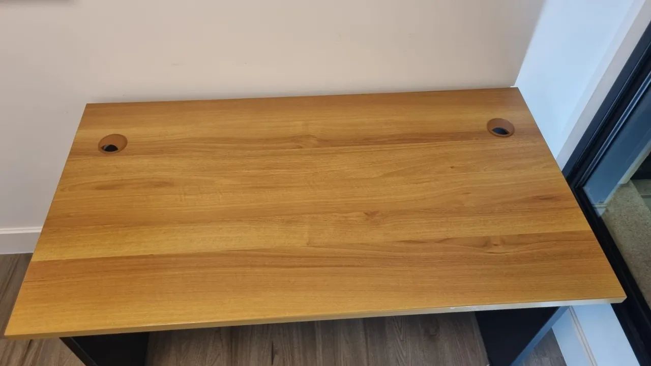 Vendo mesa de madeira para escritório em ótimo estado de conservação! - Foto 5