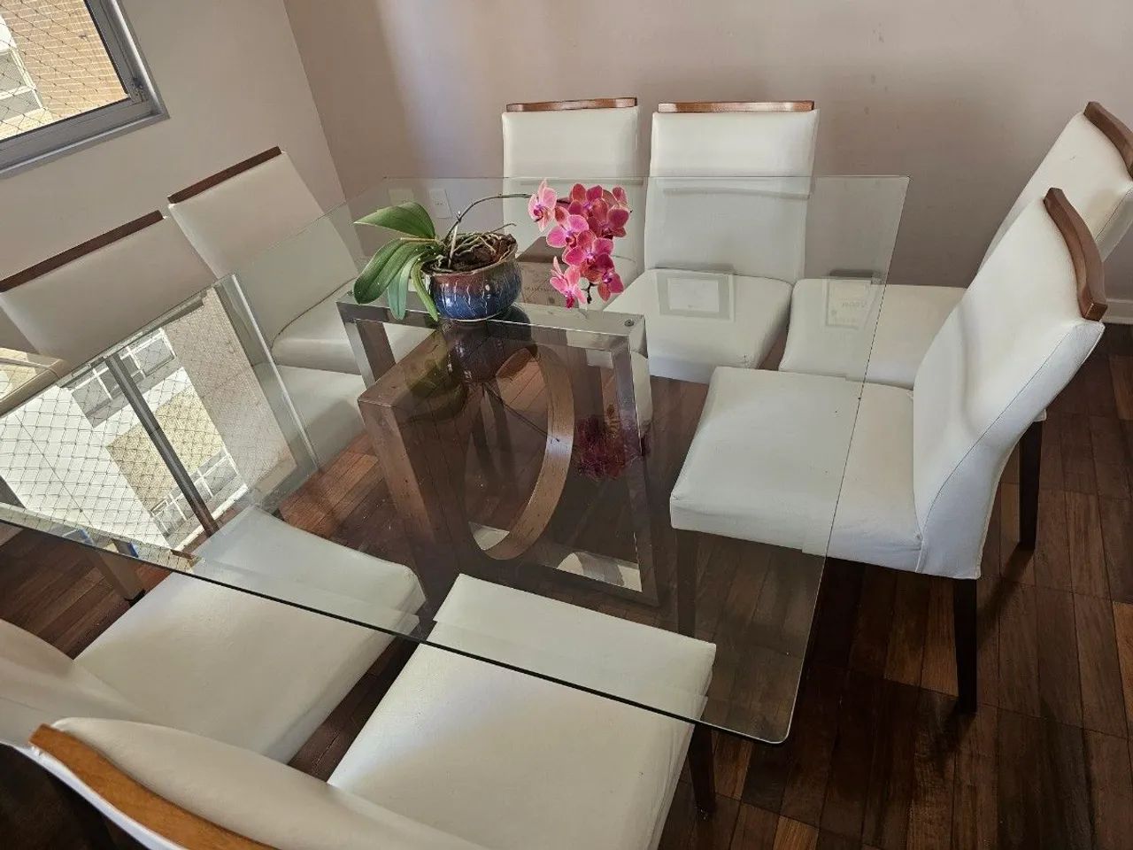 Mesa de Jantar com vidro<br>Com 8 cadeiras madeira<br>Vidro 150cm × 150cm  - Foto 2