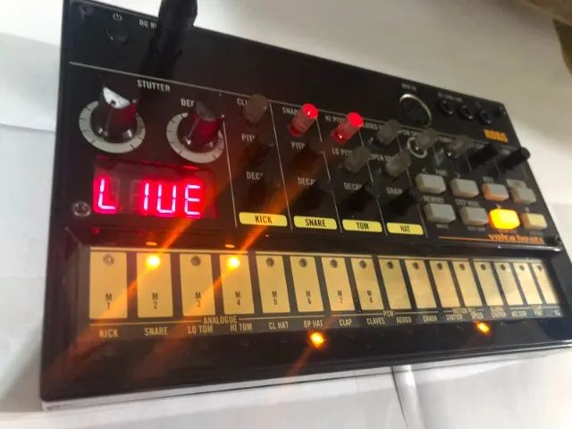 MÓDULO DRUM MACHINE KORG VOLCA BEATS COM SEQUENCER MIDI IN E SYNC IN E OUT