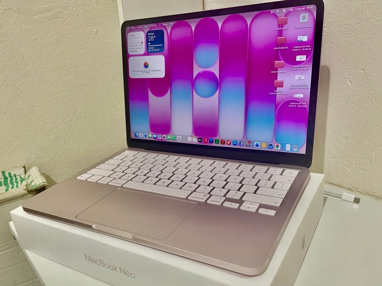 MACBOOK NEO 13 256 GB Rosa Pink Bkush / semi novo (menos de 1 mês