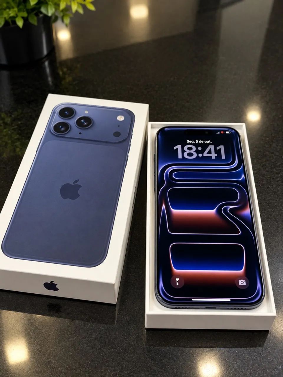 iPhone 17 pro max 100% bateria com caixa  - Foto 2