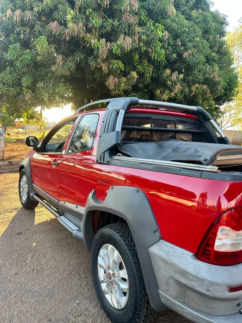 Fiat Strada Adventure1.8/ 1.8 Locker Flex CD 2013 - Foto 2