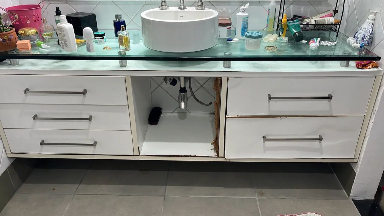 Pia de banheiro com bancada de vidro 